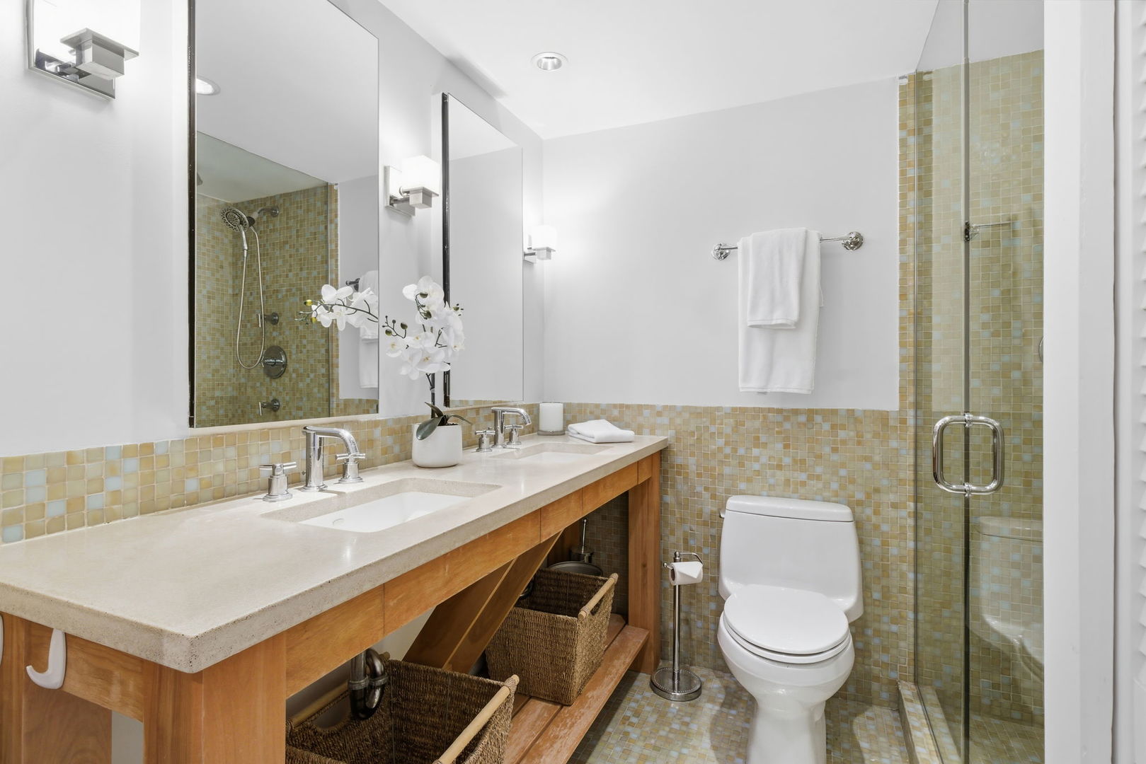 1030 North State Street, Unit 35K Chicago, IL 60610 - Photo 10 of 28 a bathroom with a toilet sink and mirror