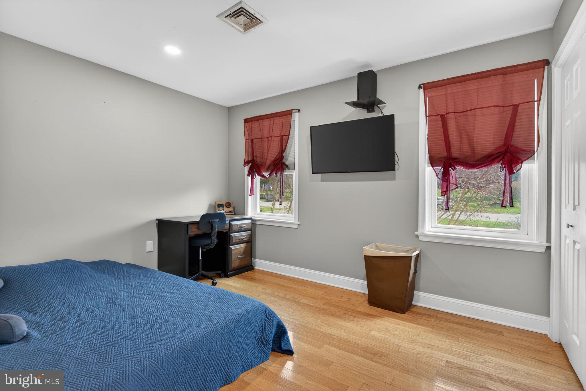 579 Hi View Drive Lititz, PA 17543 - Photo 20 of 55 Bedroom #2 boasts hardwood flooring