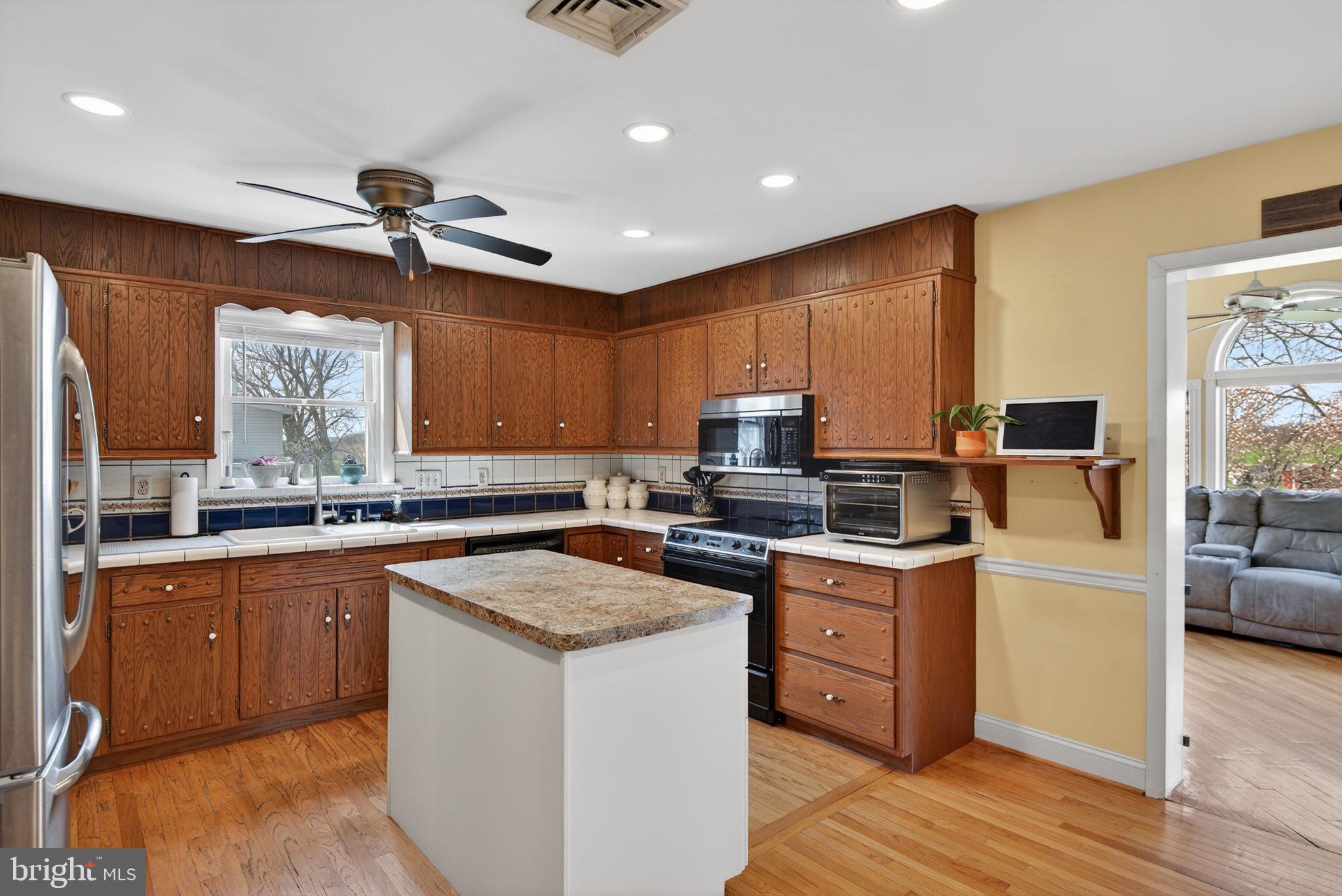 579 Hi View Drive Lititz, PA 17543 - Photo 10 of 55 Other appliances incl DW oven disposal & micro