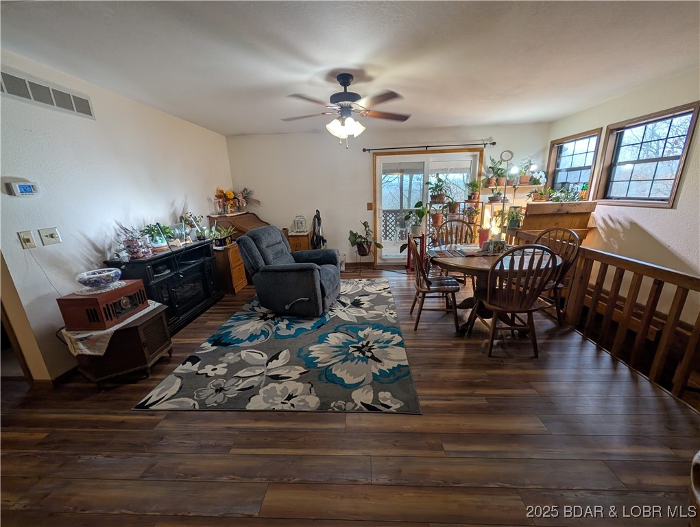 722 Riley Ridge Road Linn Creek, MO 65052 - Photo 18 of 52 Living room - seller is plant enthusiast