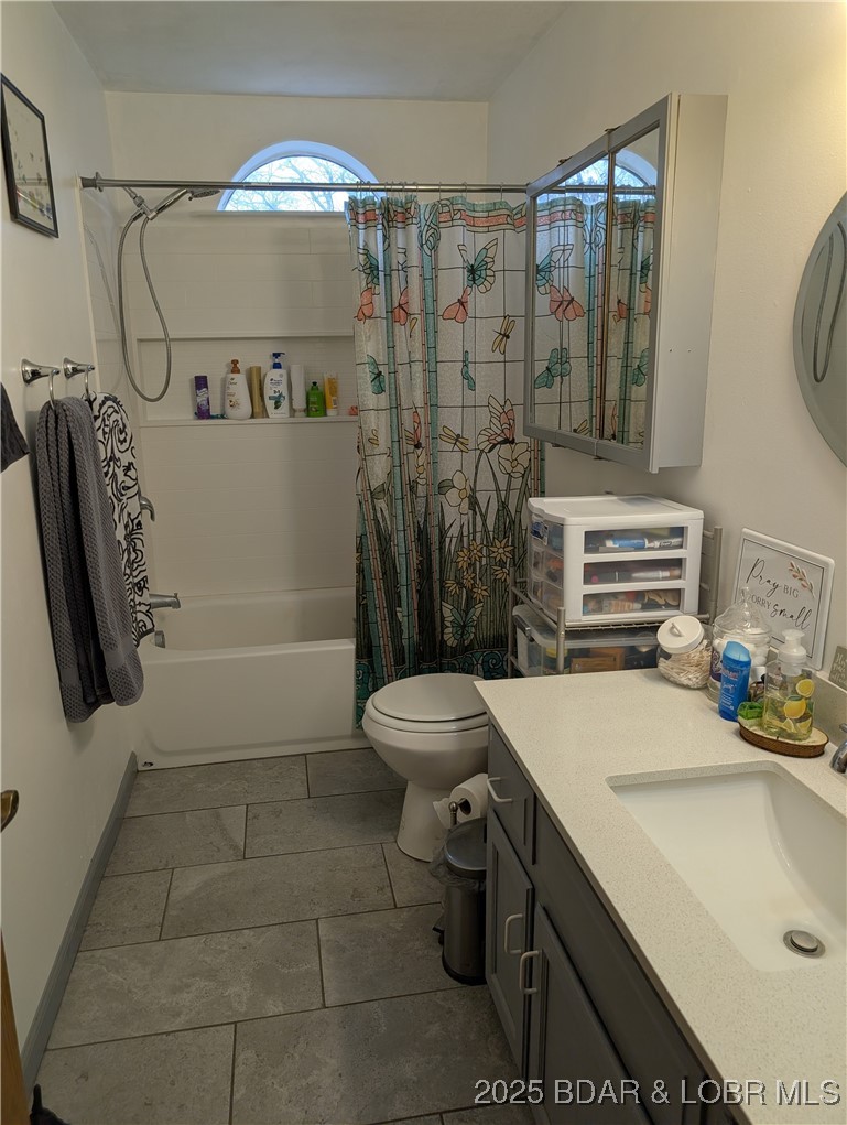 722 Riley Ridge Road Linn Creek, MO 65052 - Photo 22 of 52 Main level refurbished bathroom