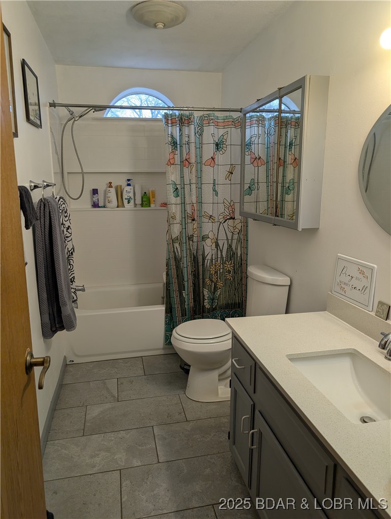 722 Riley Ridge Road Linn Creek, MO 65052 - Photo 23 of 52 Main bath- nice and large and all redone