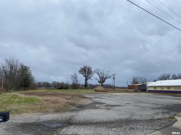 $200,000 | 1213 Highway 45, Eldorado, IL 62930