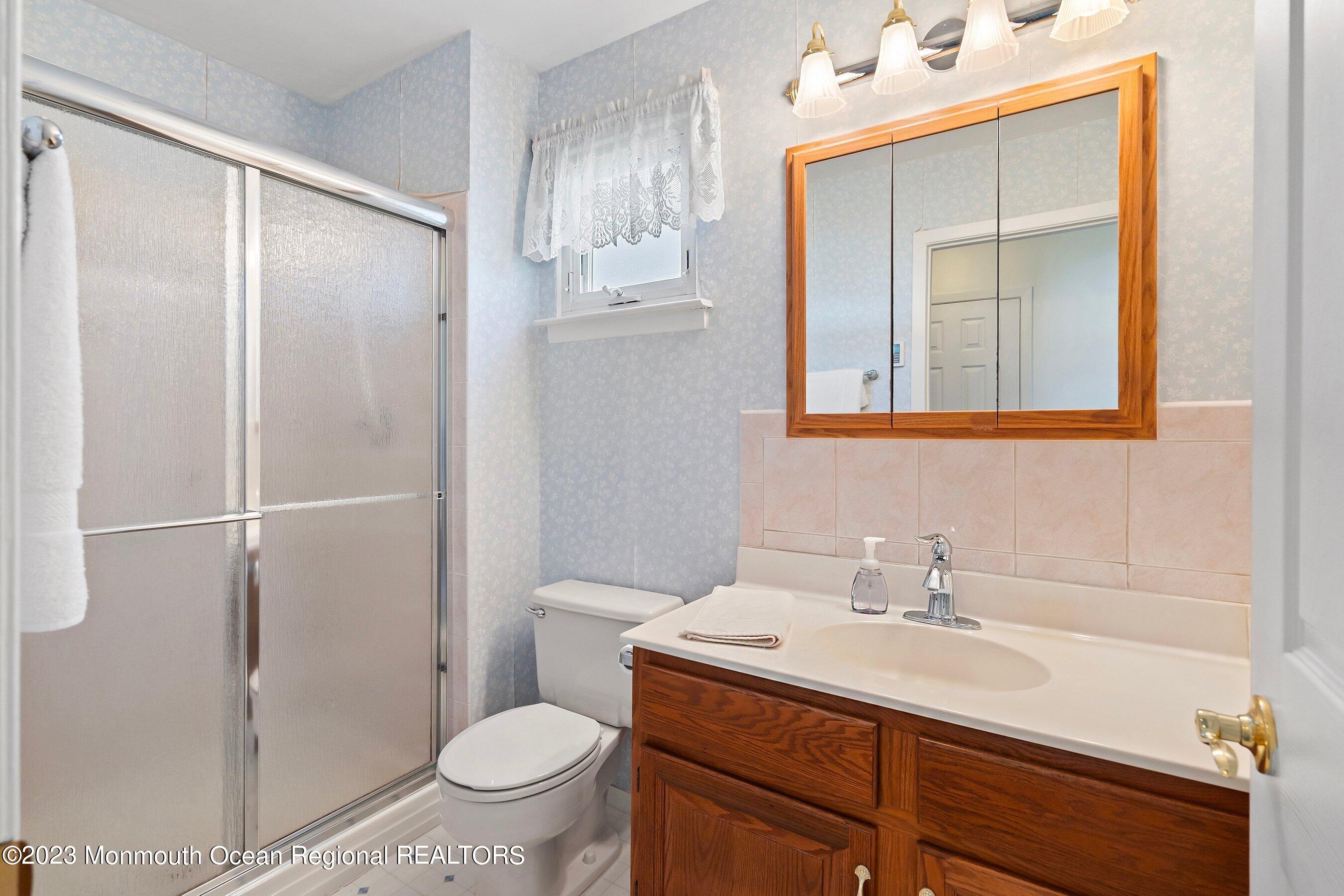 9 Amherst Road, Unit 64 Whiting, NJ 08759 - Photo 19 of 30 Bath 1 (2)