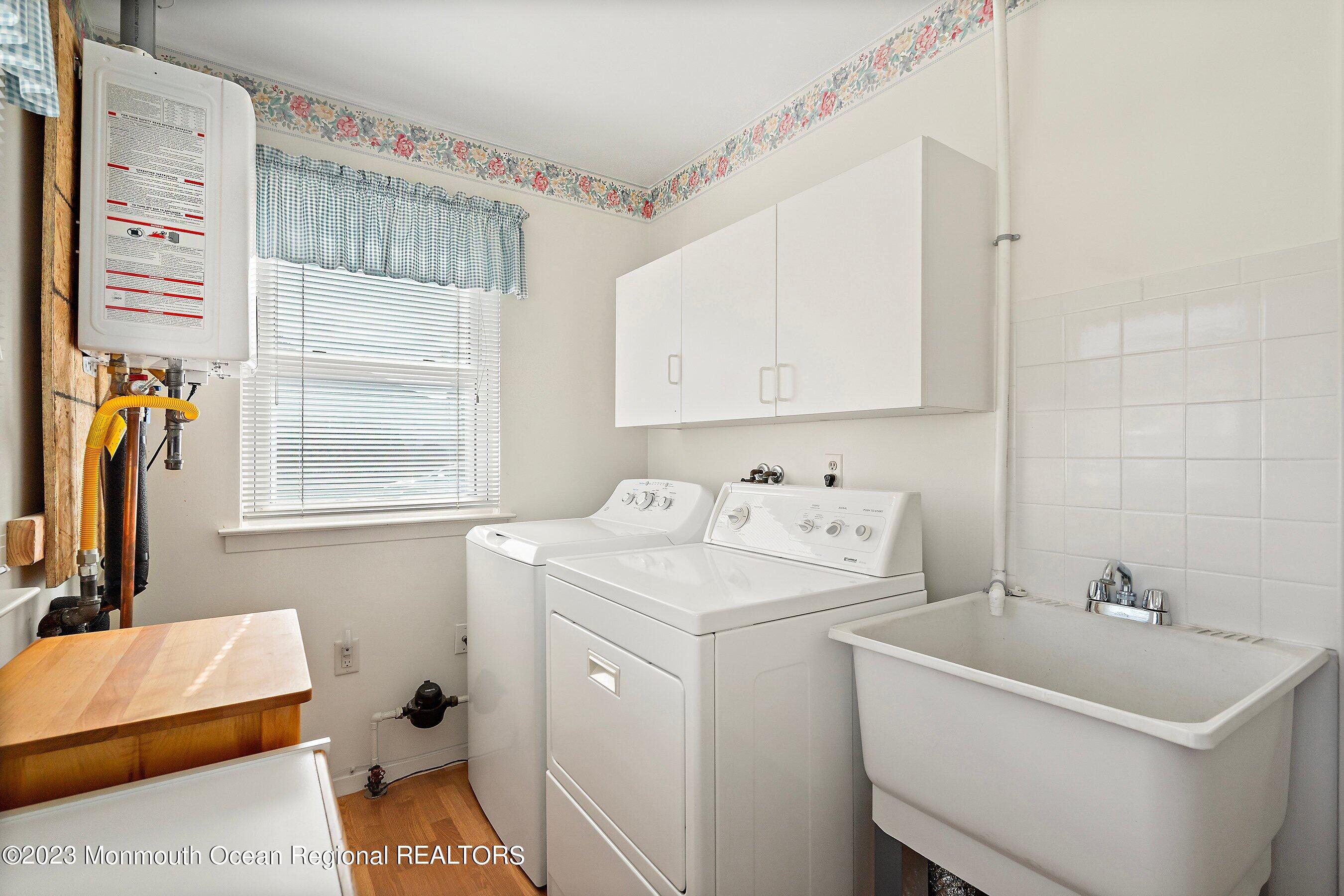 9 Amherst Road, Unit 64 Whiting, NJ 08759 - Photo 24 of 30 a bathroom with a sink and a washing machine
