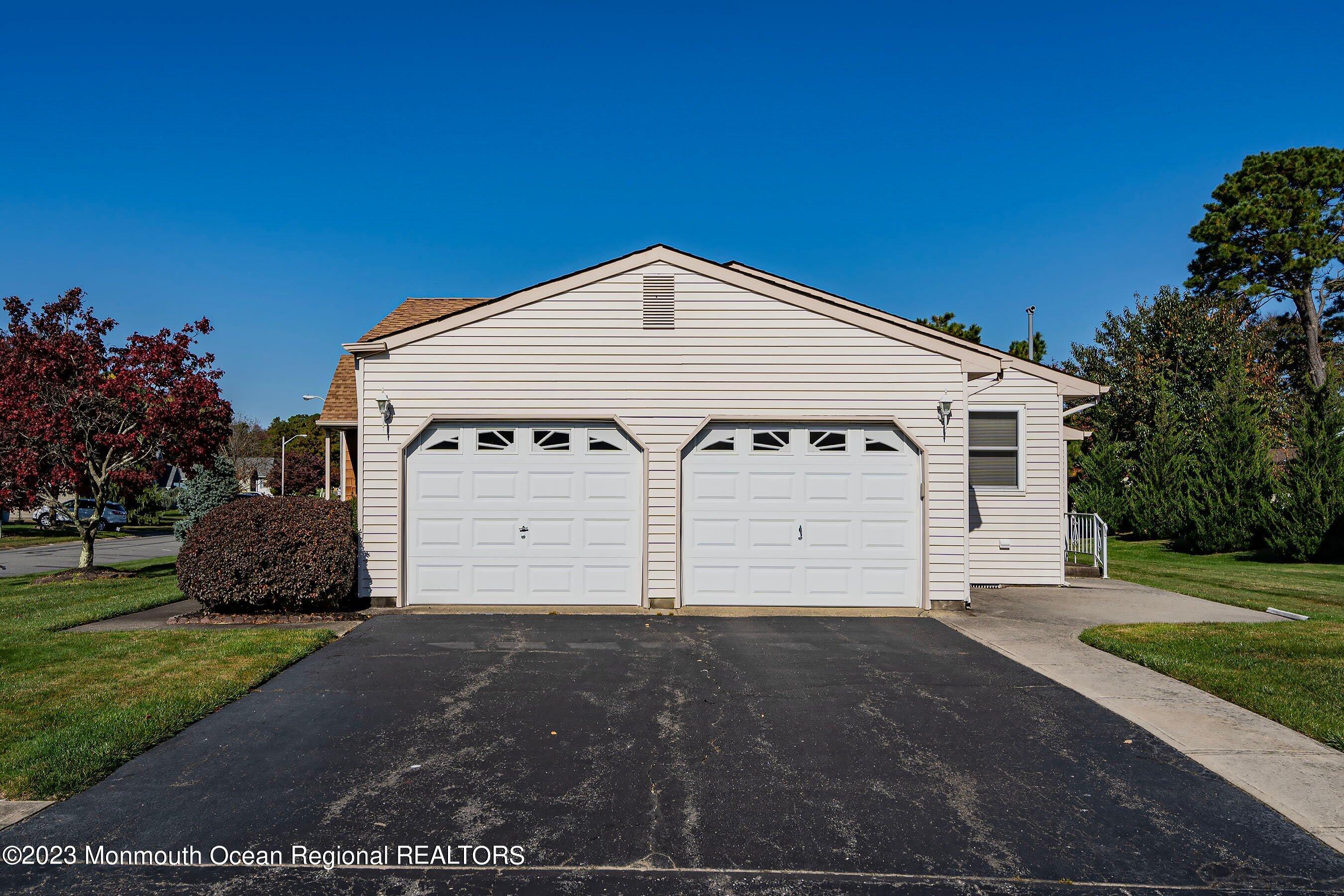 9 Amherst Road, Unit 64 Whiting, NJ 08759 - Photo 3 of 30 Side Right 1 (1)