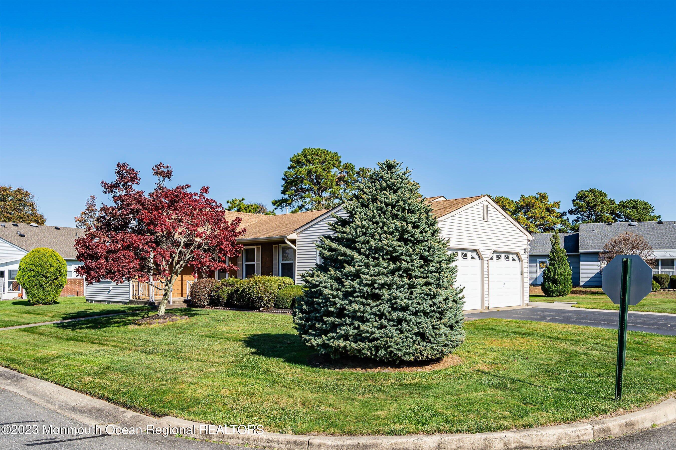 9 Amherst Road, Unit 64 Whiting, NJ 08759 - Photo 4 of 30 Front Right 1 (1)