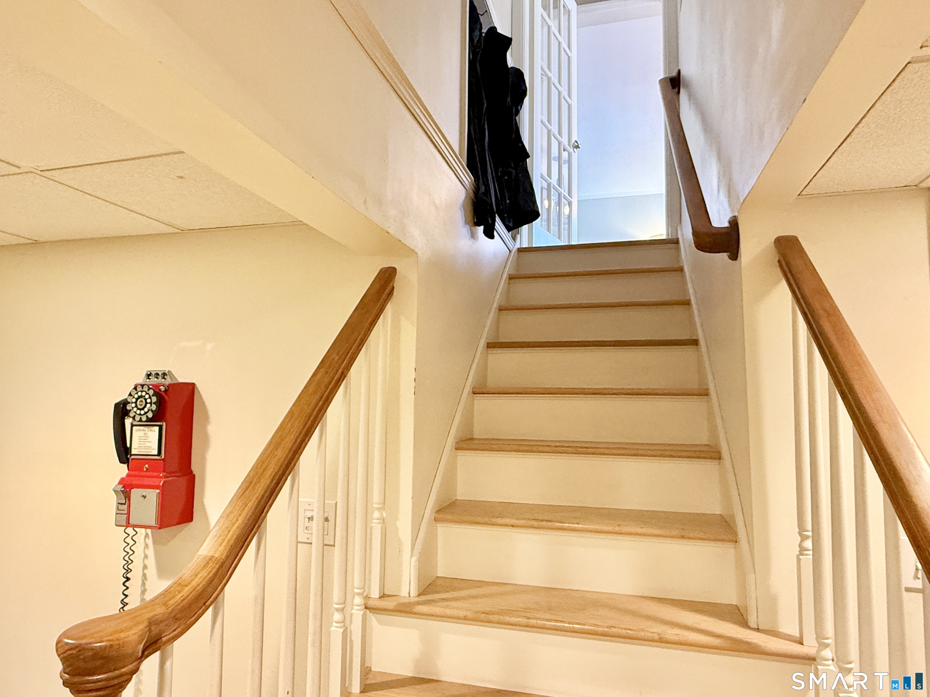 17 Sunnybrook Drive Avon, CT 06001 - Photo 29 of 40 a view of entryway