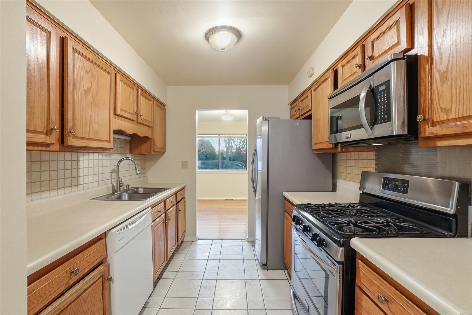 413 Buffalo Trail Wheeling, IL 60090 - Photo 6 of 30