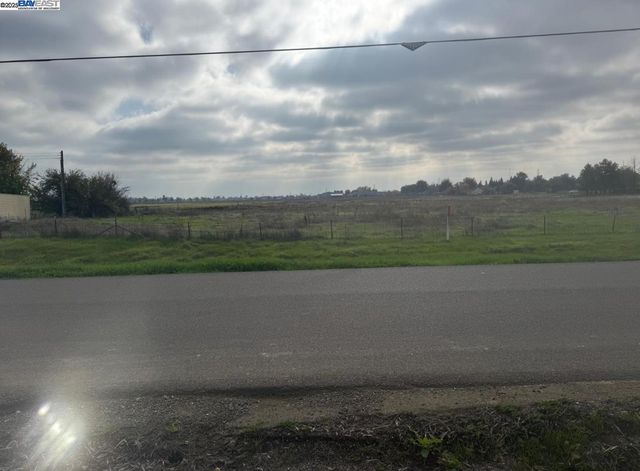 a view of a yard and mountain view