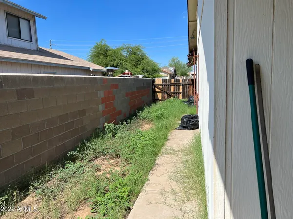 $1,795 | 7827 West College Drive, Phoenix, AZ 85033