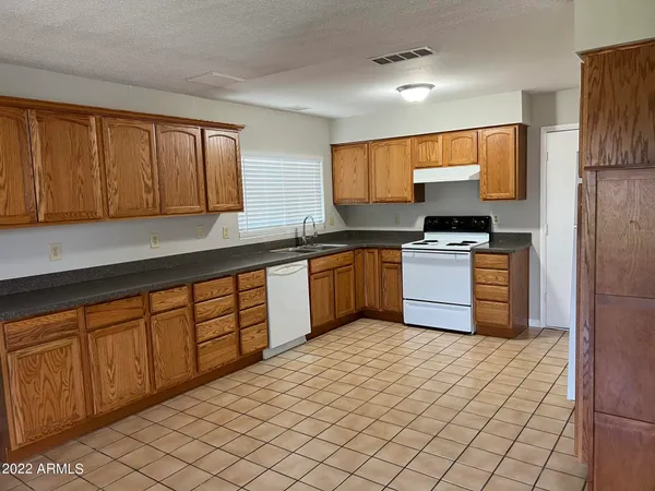 $1,795 | 7827 West College Drive, Phoenix, AZ 85033
