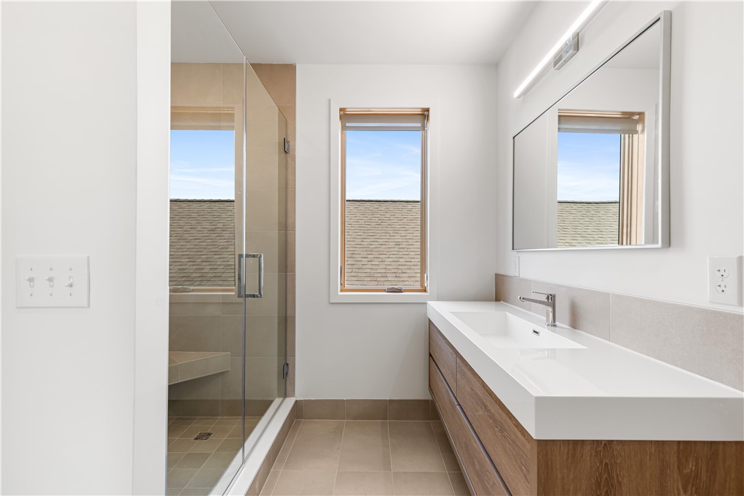 59 Warren Street, Unit 2 Providence, RI 02907 - Photo 43 of 50 Third Floor Full Bathroom
