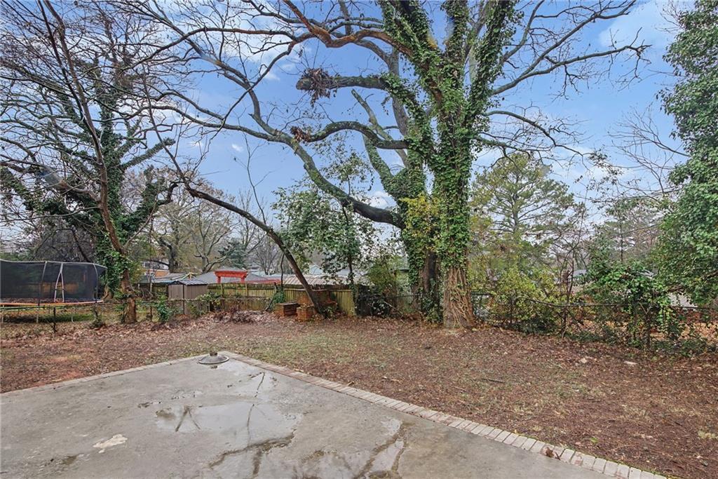 1667 Thornton Place Southwest Atlanta, GA 30315 - Photo 36 of 41 a backyard of a house with lots of green space