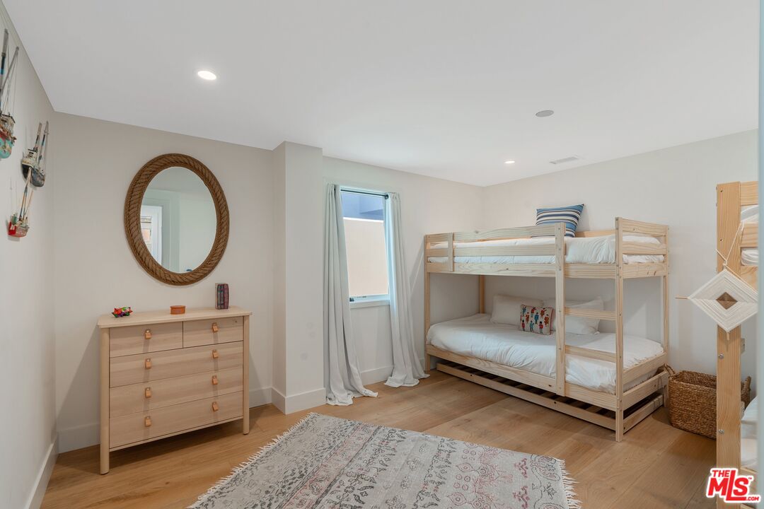 3521 Ocean Drive Oxnard, CA 93035 - Photo 33 of 53 a living room with furniture