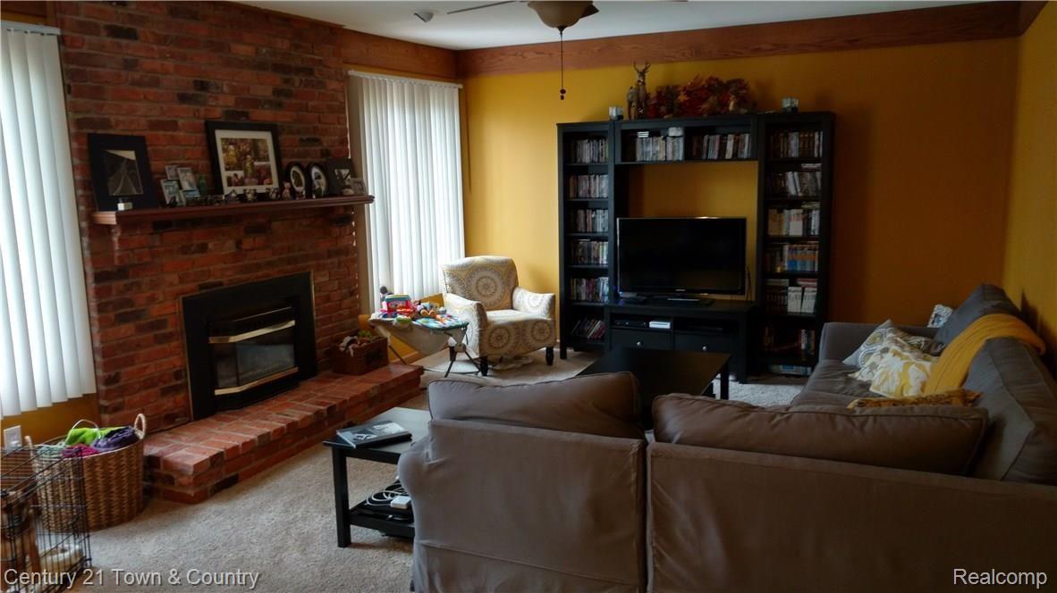 2051 Highsplint Drive Rochester, MI 48307 - Photo 10 of 24 IMG_20160409_132419661_HDR.jpg