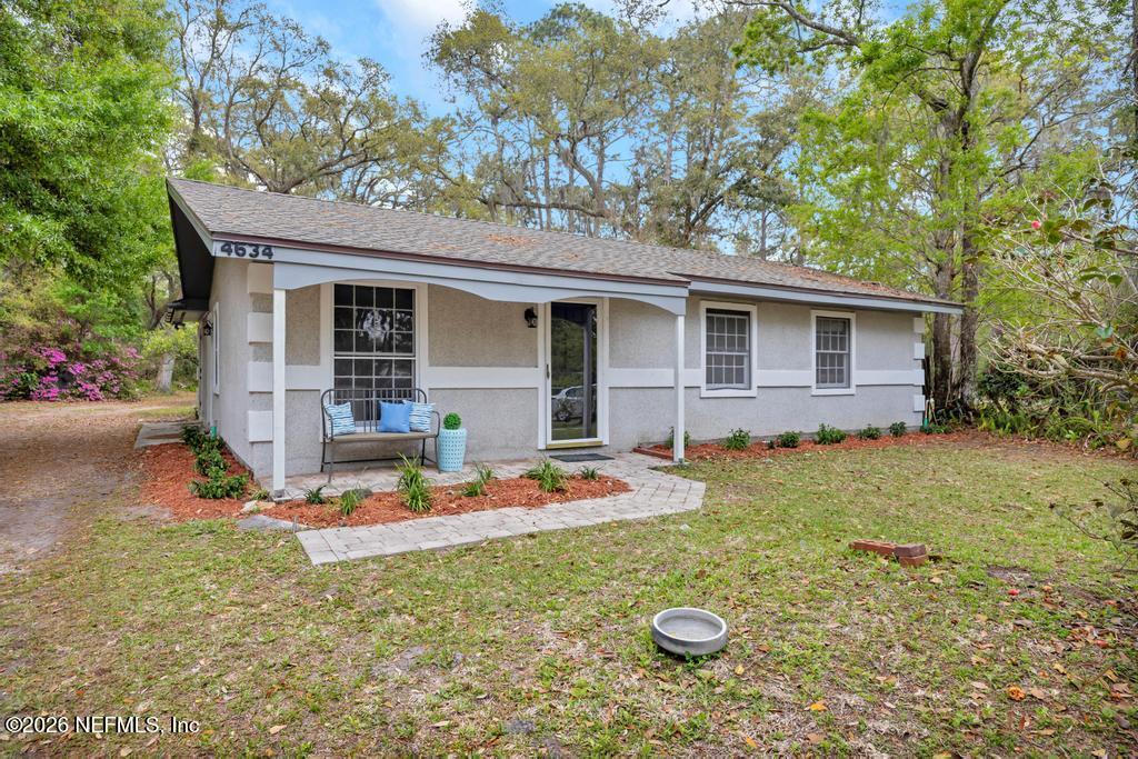 4634 Whimbrel Lane Fernandina Beach, FL 32034 - Photo 36 of 42 a backyard of a house with yard table and chairs