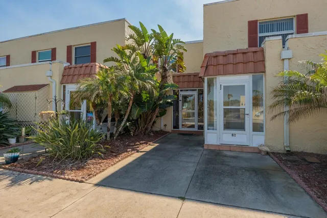 a view of a front of a house
