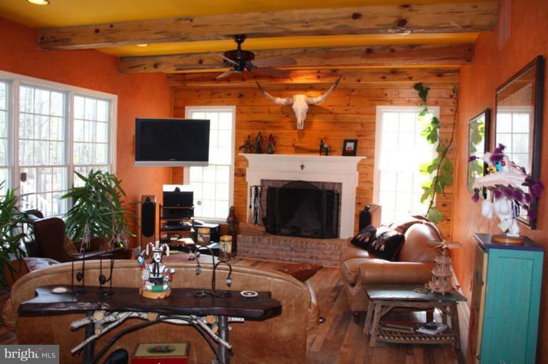 3209 Homewood Road Davidsonville, MD 21035 - Photo 2 of 11 Family Room