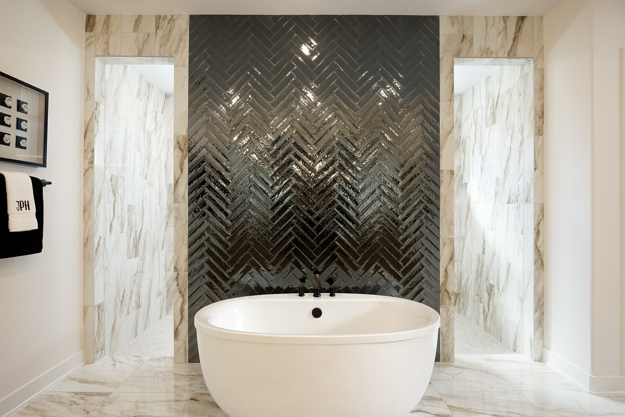 41885 Wendele Way Montgomery, TX 77316 - Photo 10 of 27 a bathroom with a bathtub