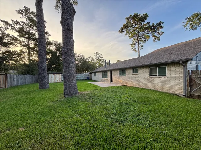 a view of a house with a backyard