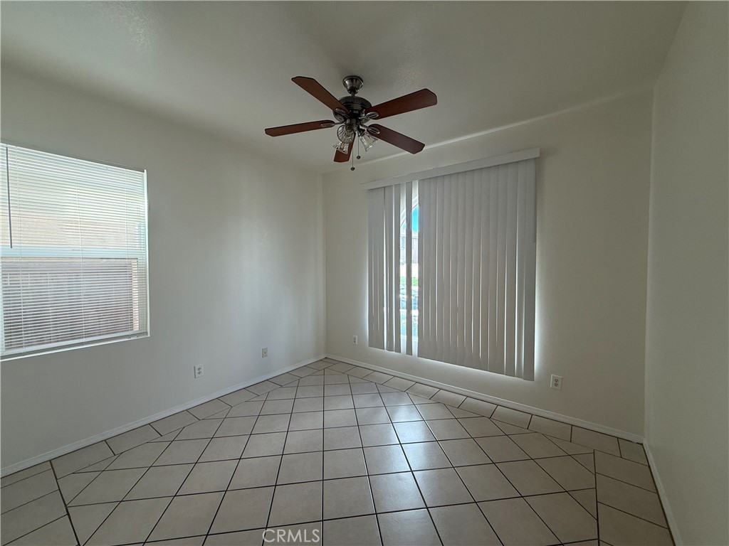 1427 Adderstone Way Perris, CA 92571 - Photo 18 of 36