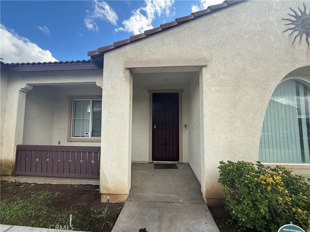 1427 Adderstone Way Perris, CA 92571 - Photo 4 of 36