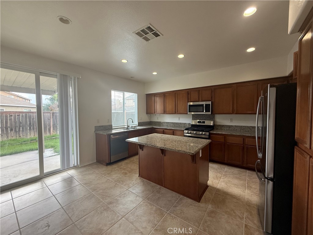 1427 Adderstone Way Perris, CA 92571 - Photo 9 of 36