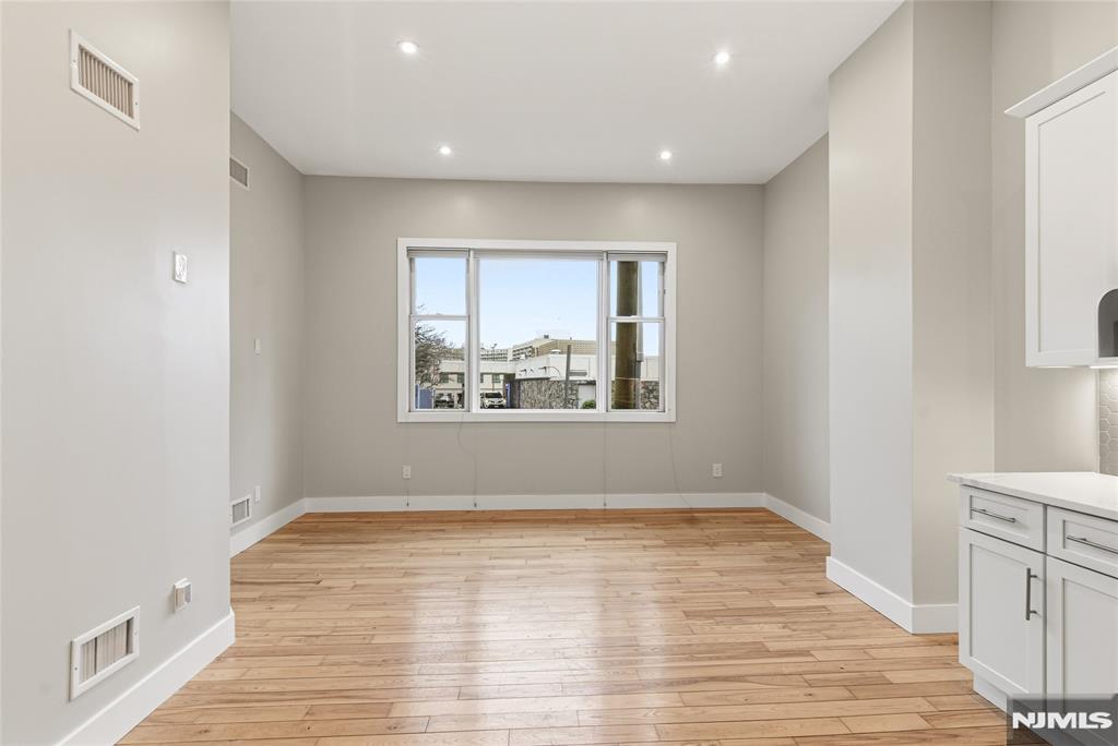 12 Dempsey Avenue, Unit A Edgewater, NJ 07020 - Photo 6 of 22
