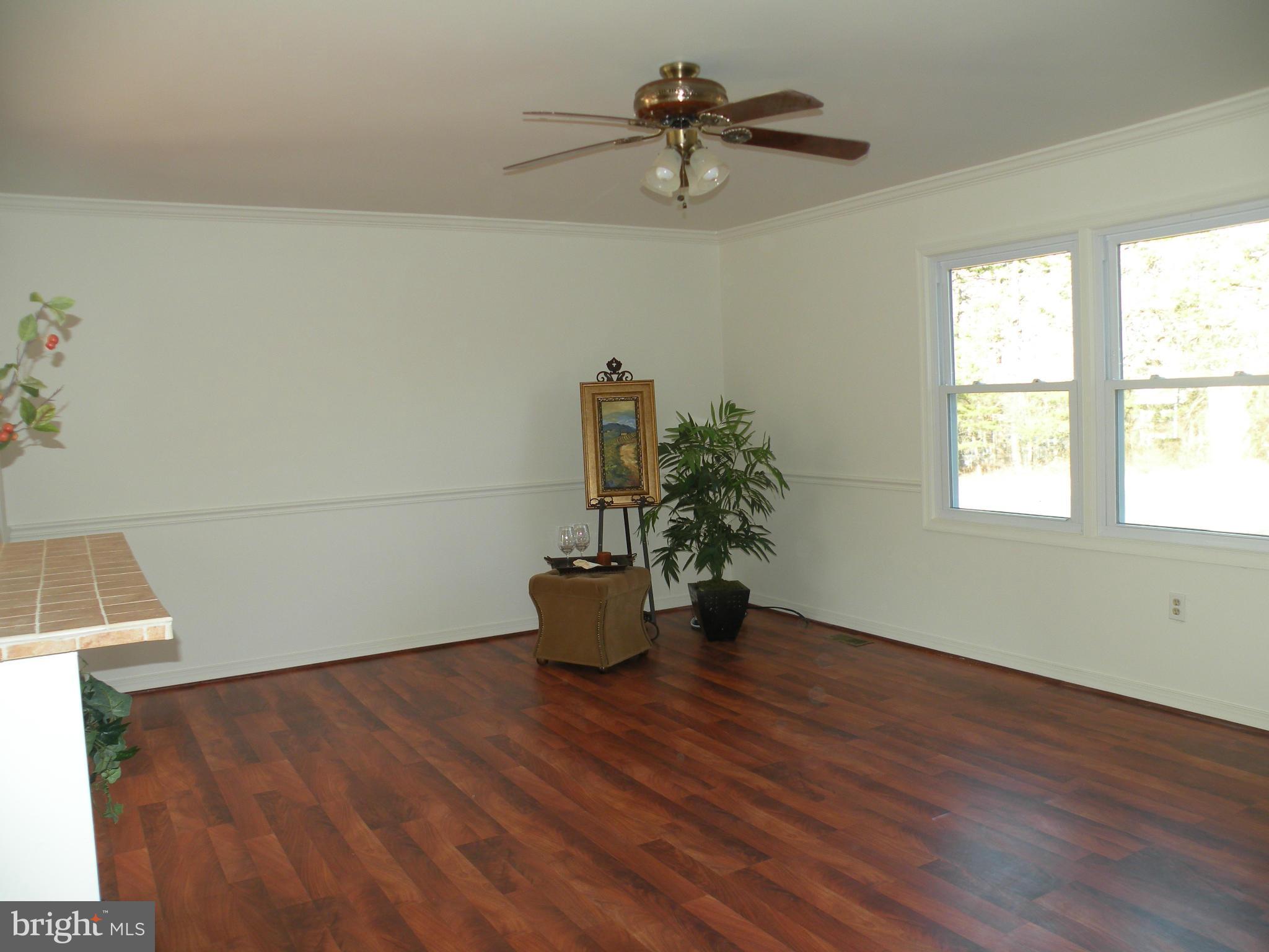 213 Tacketts Mill Road Stafford, VA 22556 - Photo 4 of 30 Living Room