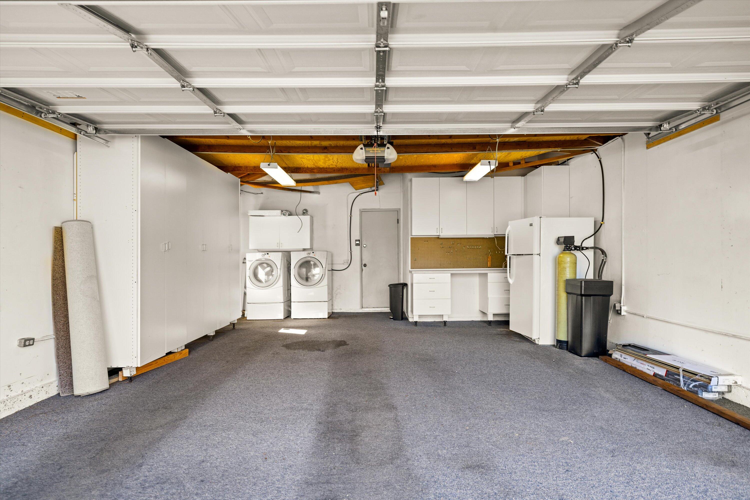 961 Randolph Road Santa Barbara, CA 93111 - Photo 29 of 33 Garage