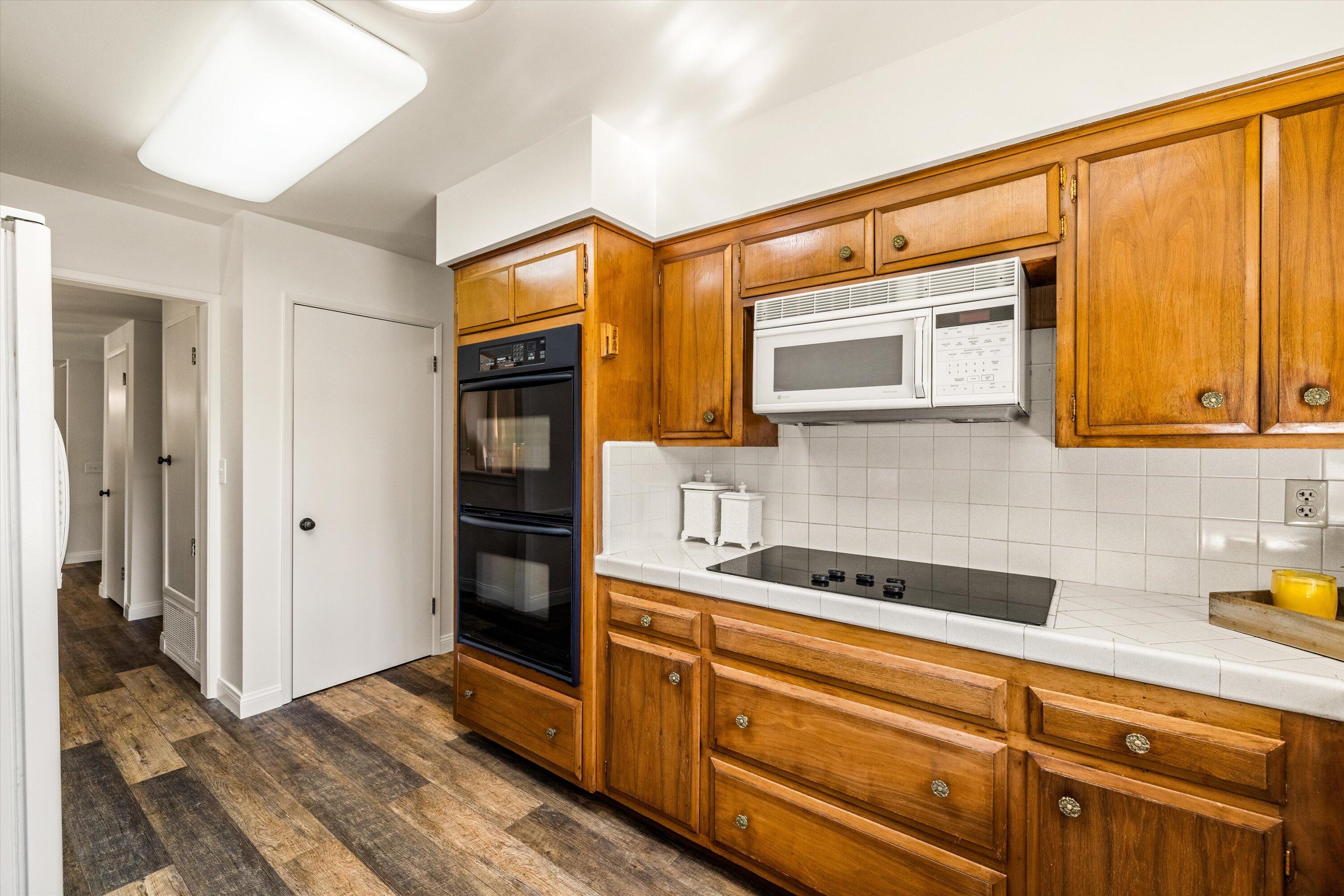 961 Randolph Road Santa Barbara, CA 93111 - Photo 9 of 33 Kitchen