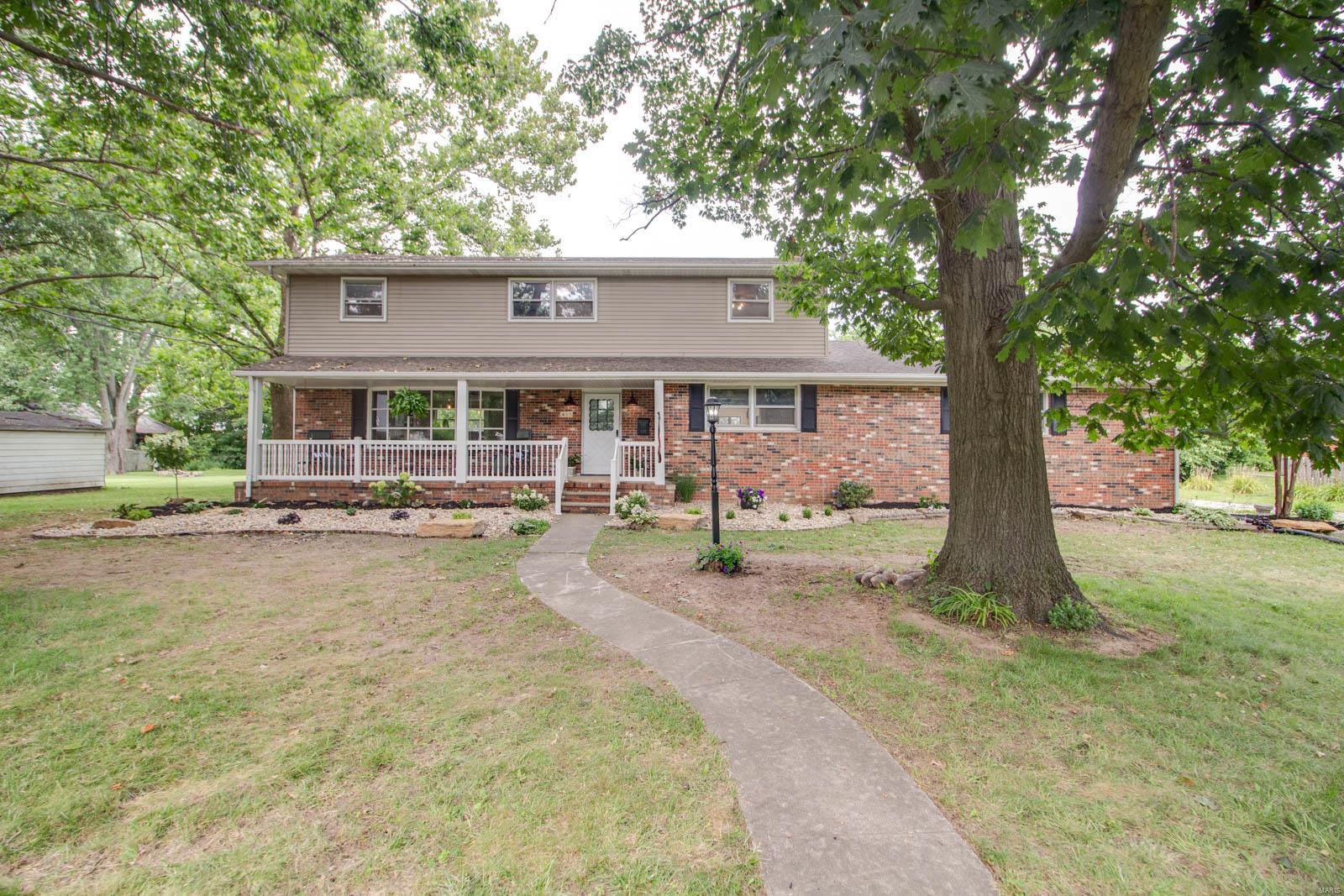 435 Bunker Hill Road Staunton, IL 62088 - Photo 1 of 44 Gallery Image 1