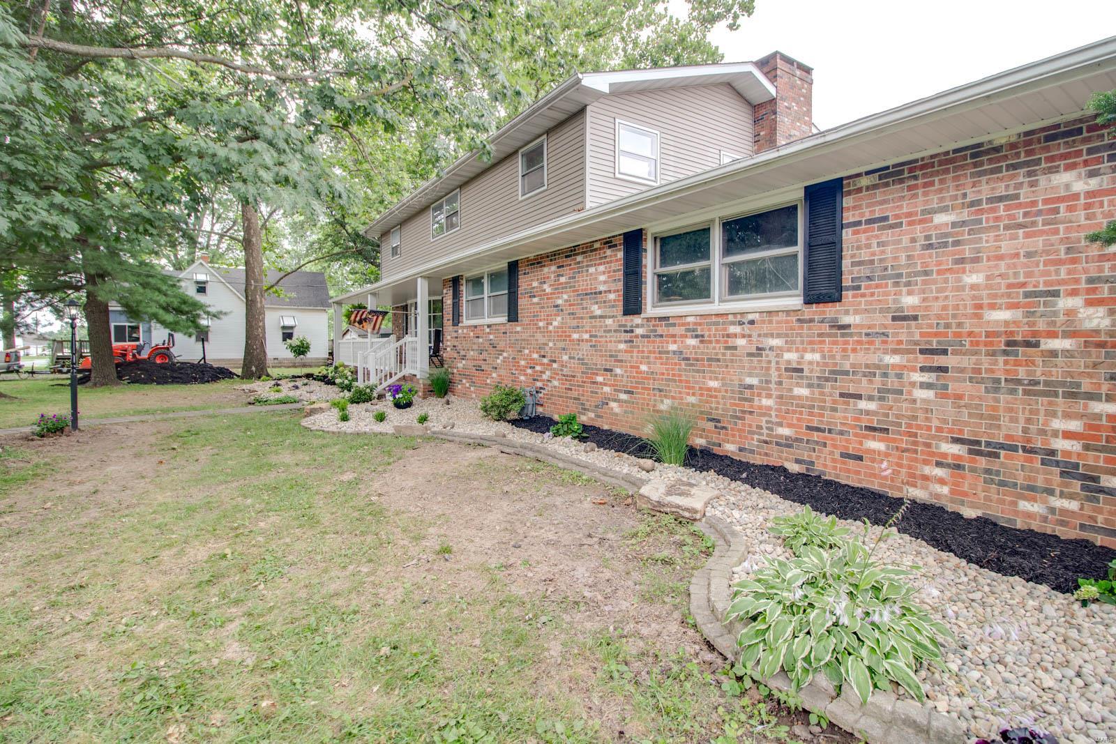 435 Bunker Hill Road Staunton, IL 62088 - Photo 5 of 44 Gallery Image 5