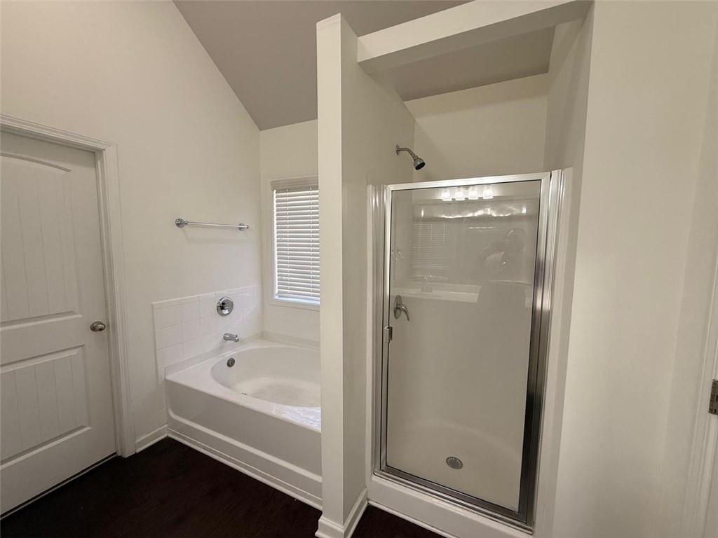2450 Oakleaf Circle Lithonia, GA 30058 - Photo 30 of 40 a bathroom with a bathtub