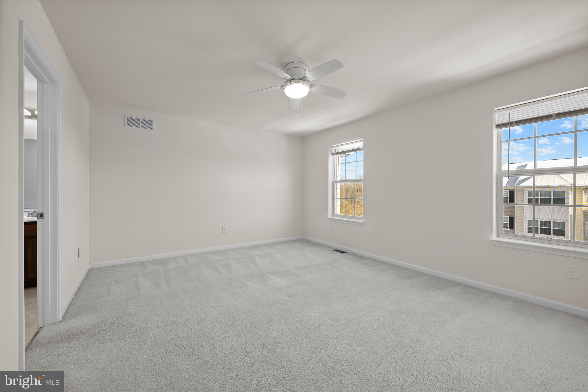 693 Jacobsen Circle, Unit 182 Newark, DE 19702 - Photo 31 of 40 Primary Bedroom