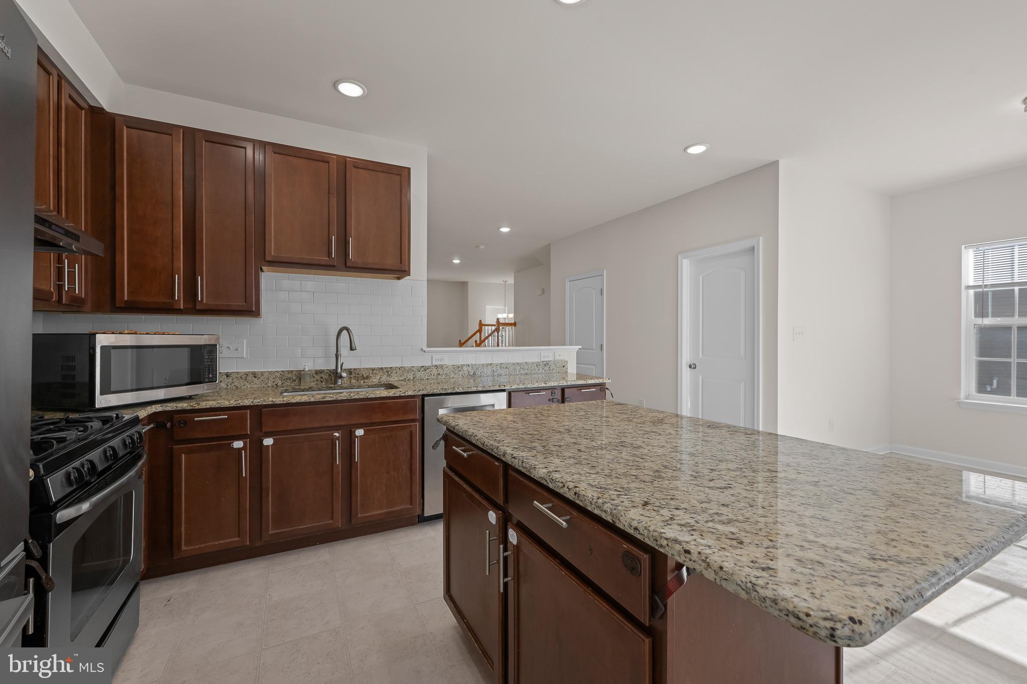 693 Jacobsen Circle, Unit 182 Newark, DE 19702 - Photo 6 of 40 Kitchen with Center Island