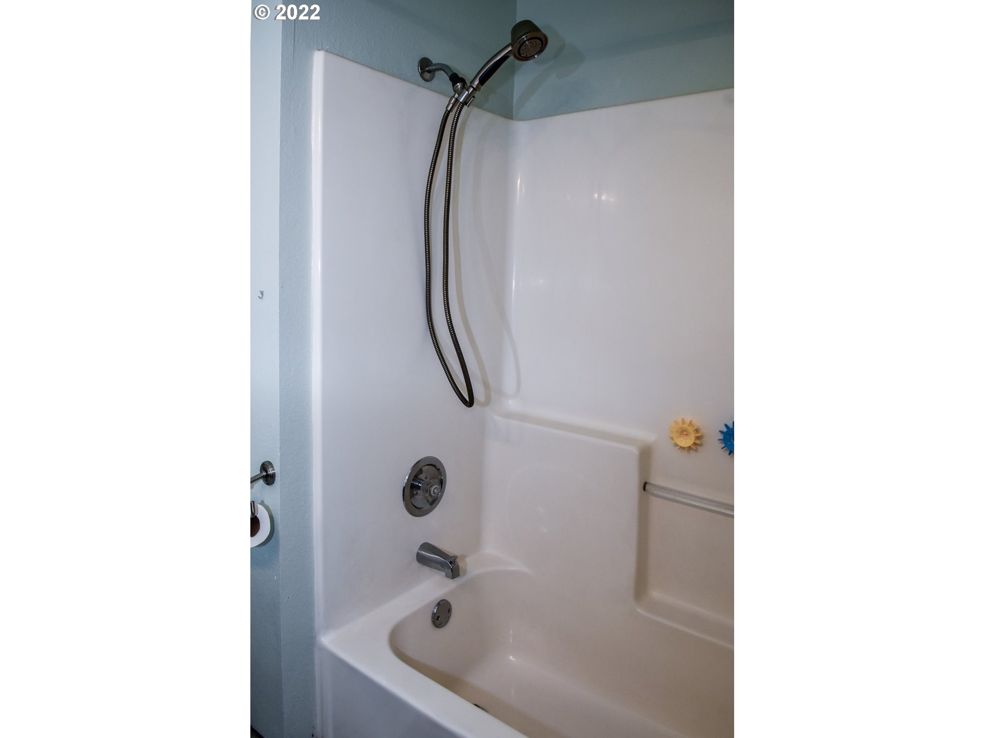 6806 D Court Springfield, OR 97478 - Photo 19 of 22 a bathroom with a tub and shower