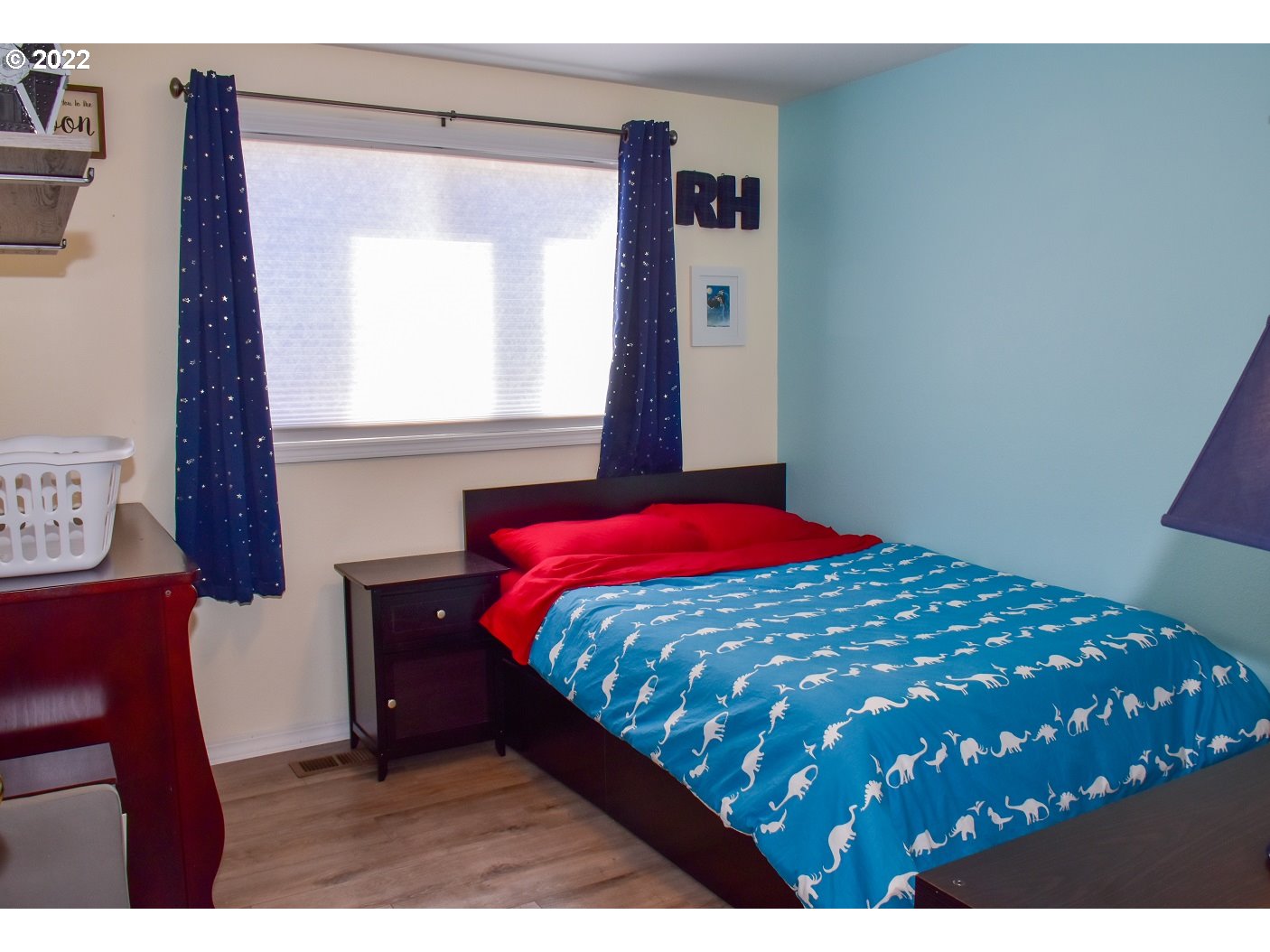 6806 D Court Springfield, OR 97478 - Photo 20 of 22 a bedroom with a bed window and a table
