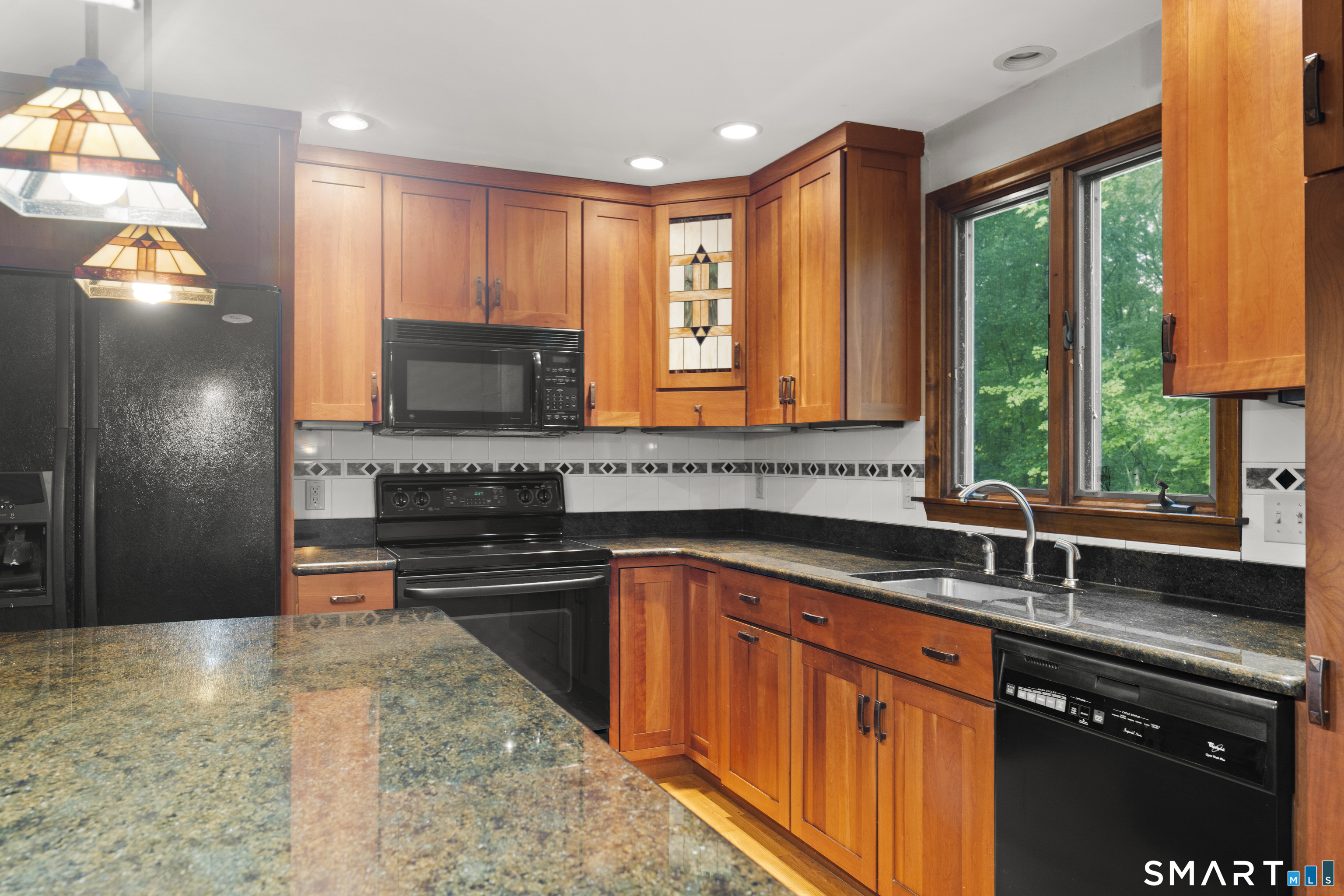 78 Rambling Road Vernon, CT 06066 - Photo 3 of 39 Gallery Image 3