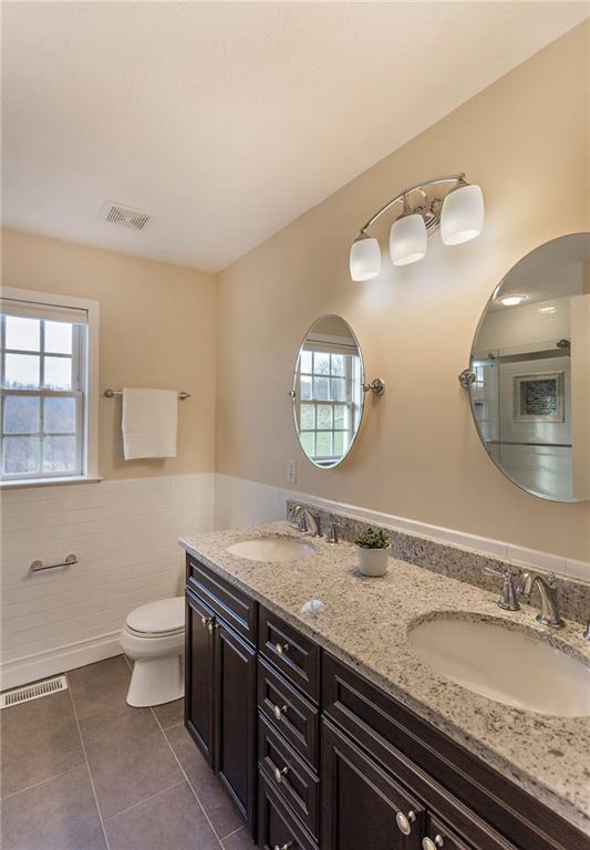 375 Lynn Portal Road Washington, PA 15301 - Photo 23 of 25 Well appointed hall bath