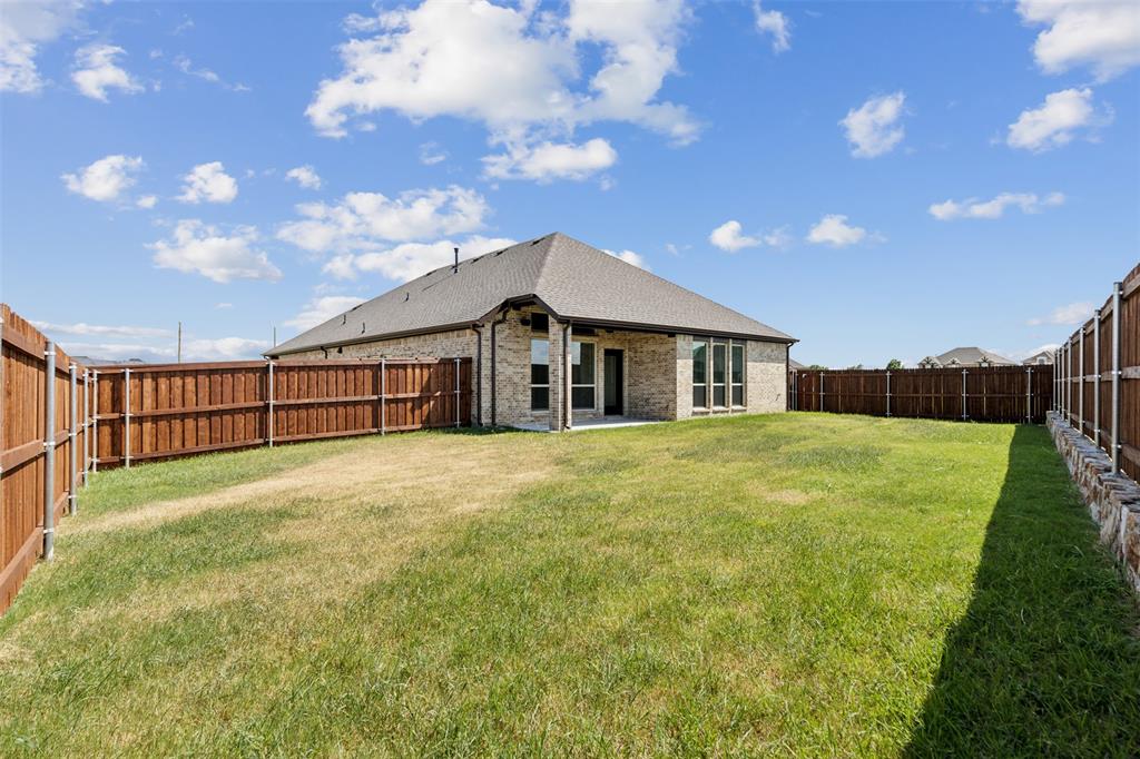 2540 Baypoint Drive Grand Prairie, TX 75054 - Photo 32 of 34 a front view of house with yard