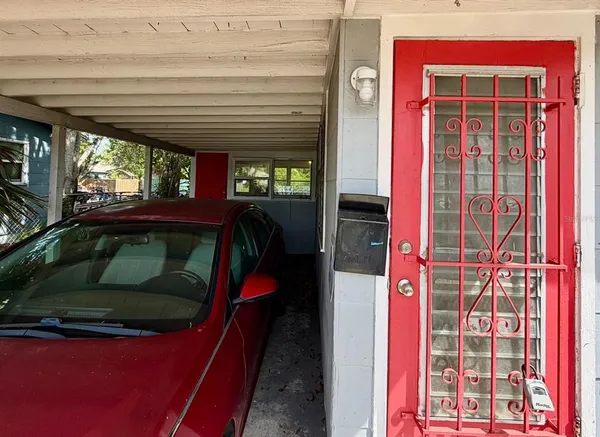 a view of entryway front of house