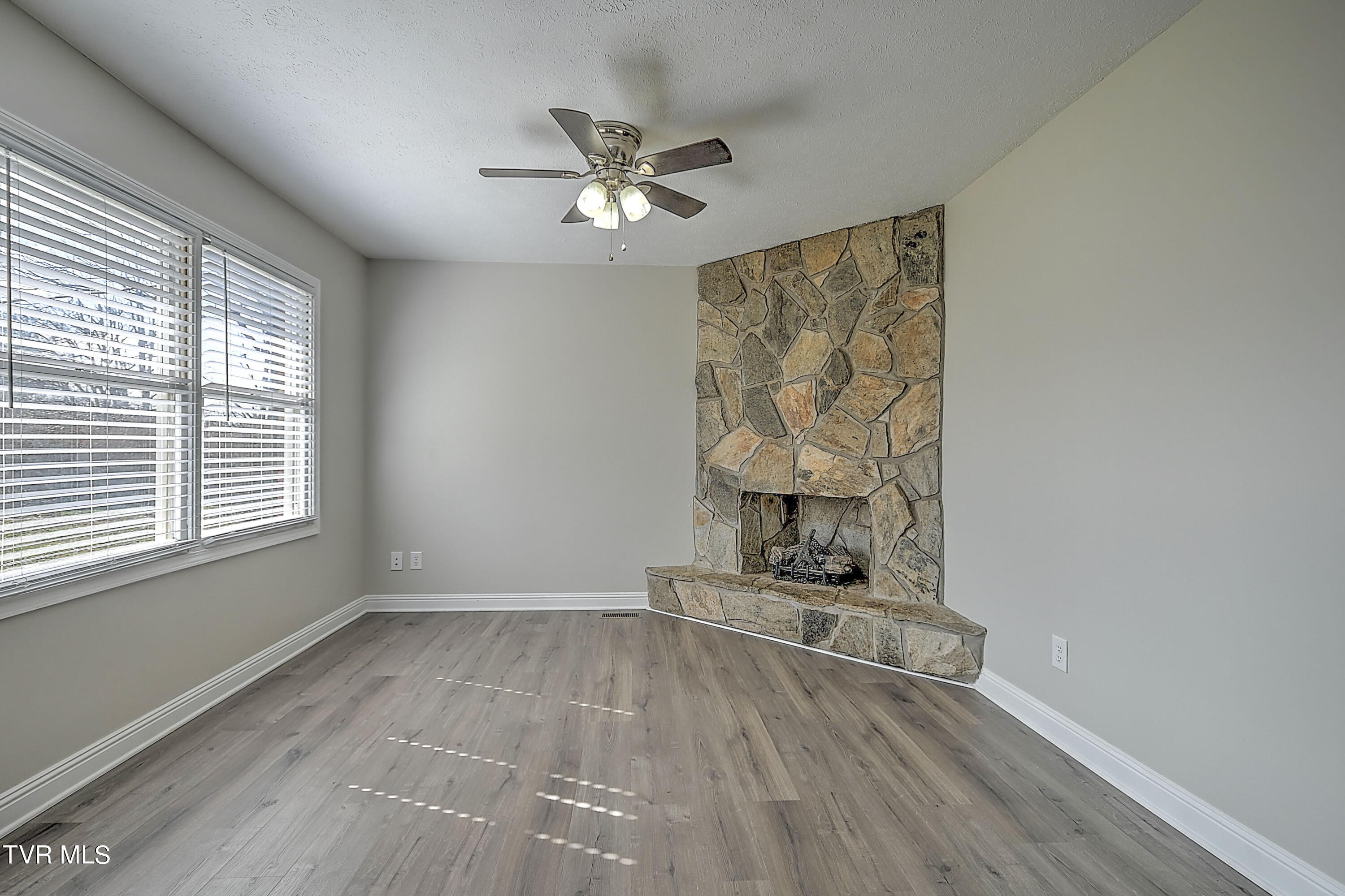 179 Couch Road Jonesborough, TN 37659 - Photo 5 of 44 179 Couch ES-6