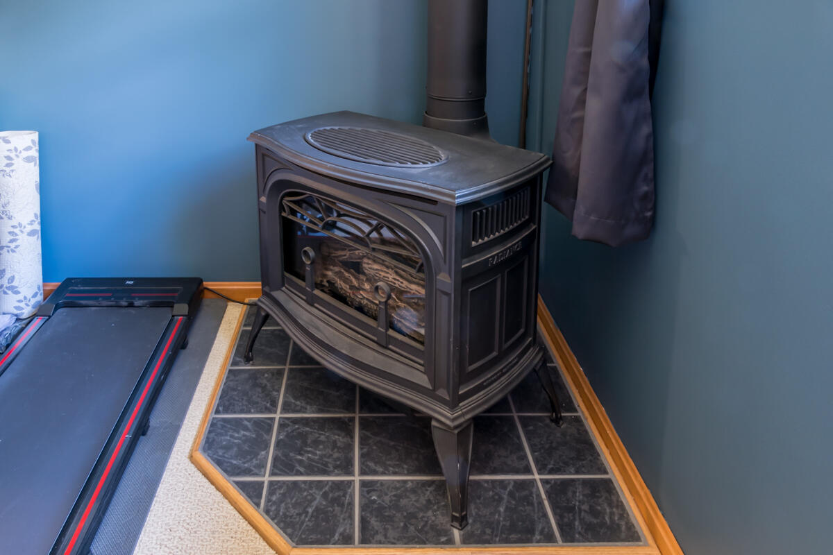 196 Holmes Road Winthrop, ME 04364 - Photo 31 of 57 40-Second bedroom (6 of 7)