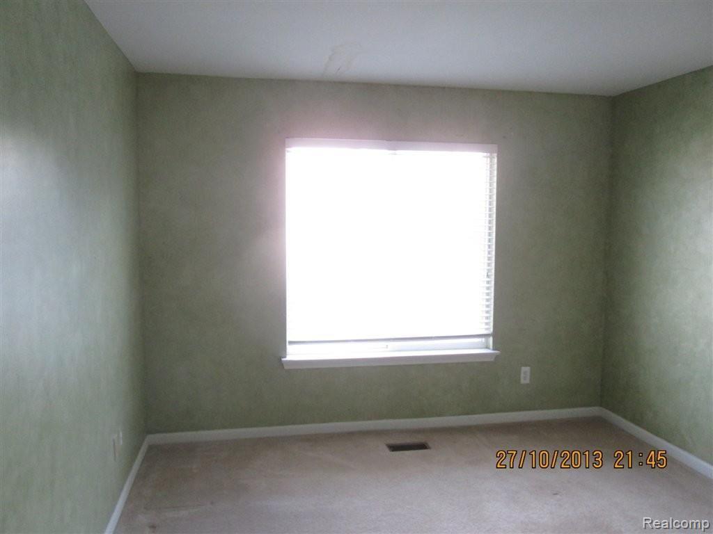102 West Road Trenton, MI 48183 - Photo 9 of 12 IMG_0251.JPG