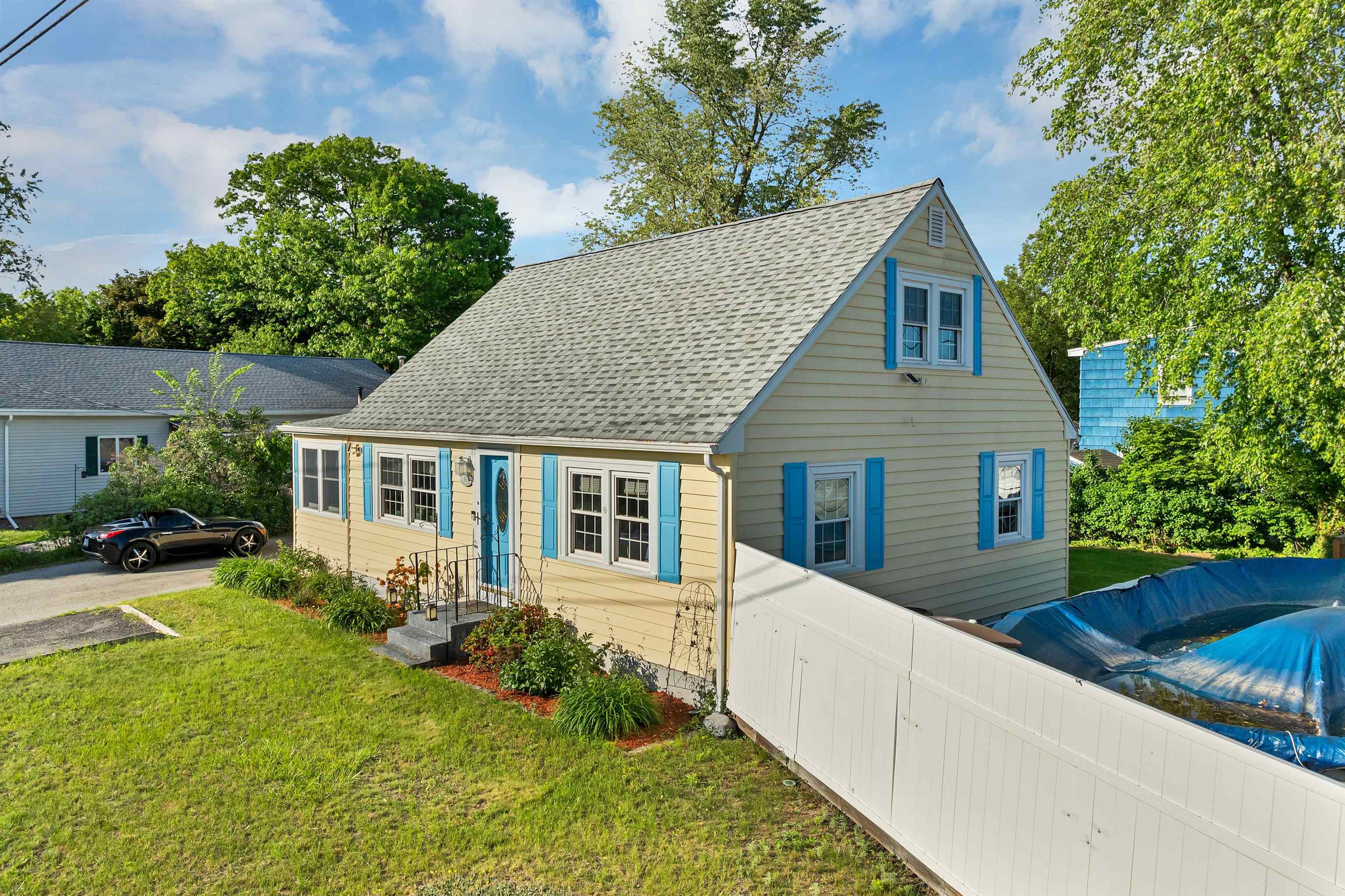 10 Cross Street Hudson, NH 03051 - Photo 2 of 34