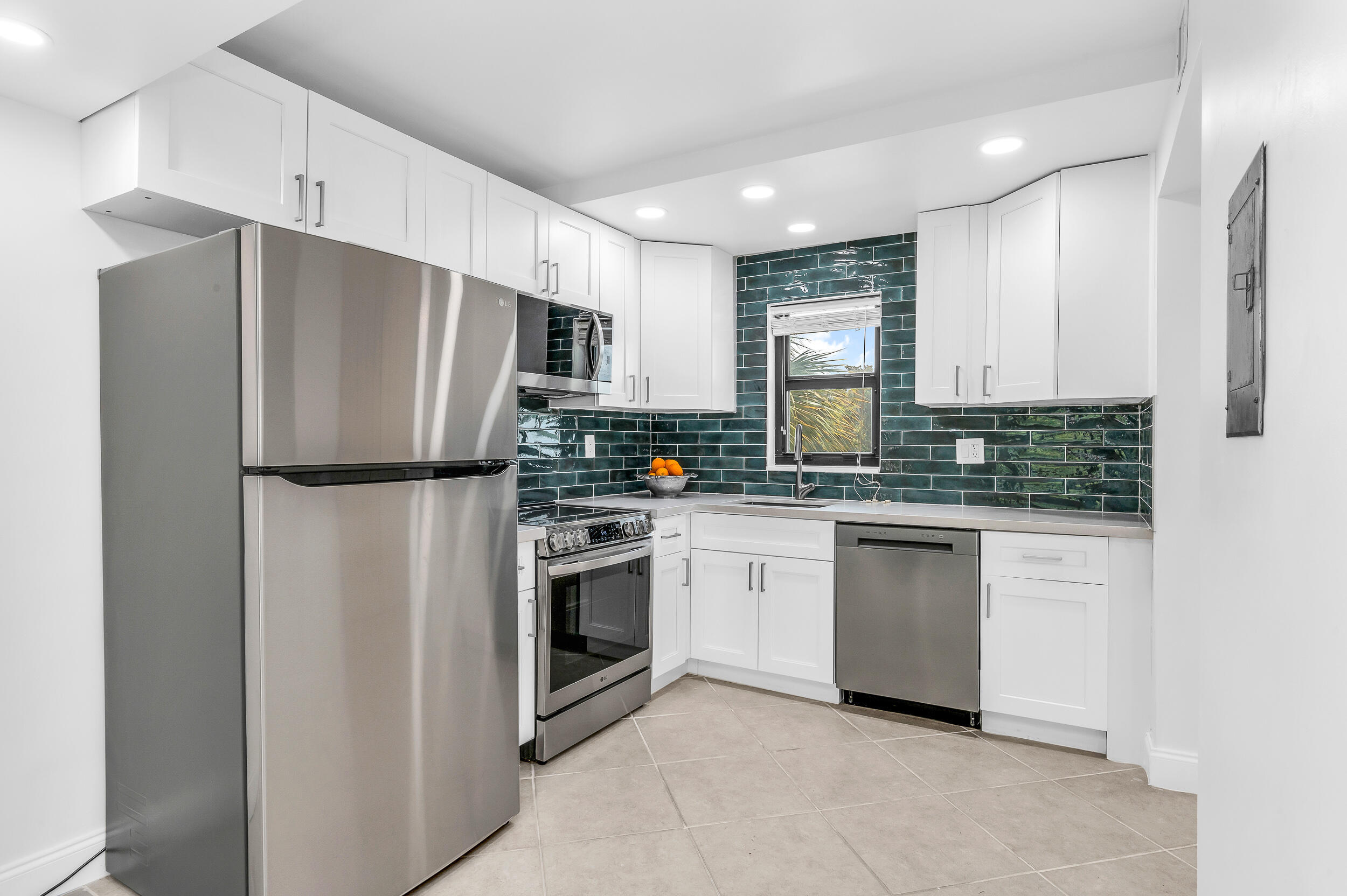 9235 Southwest 8th Street, Unit 405 Boca Raton, FL 33428 - Photo 9 of 24 photo-2