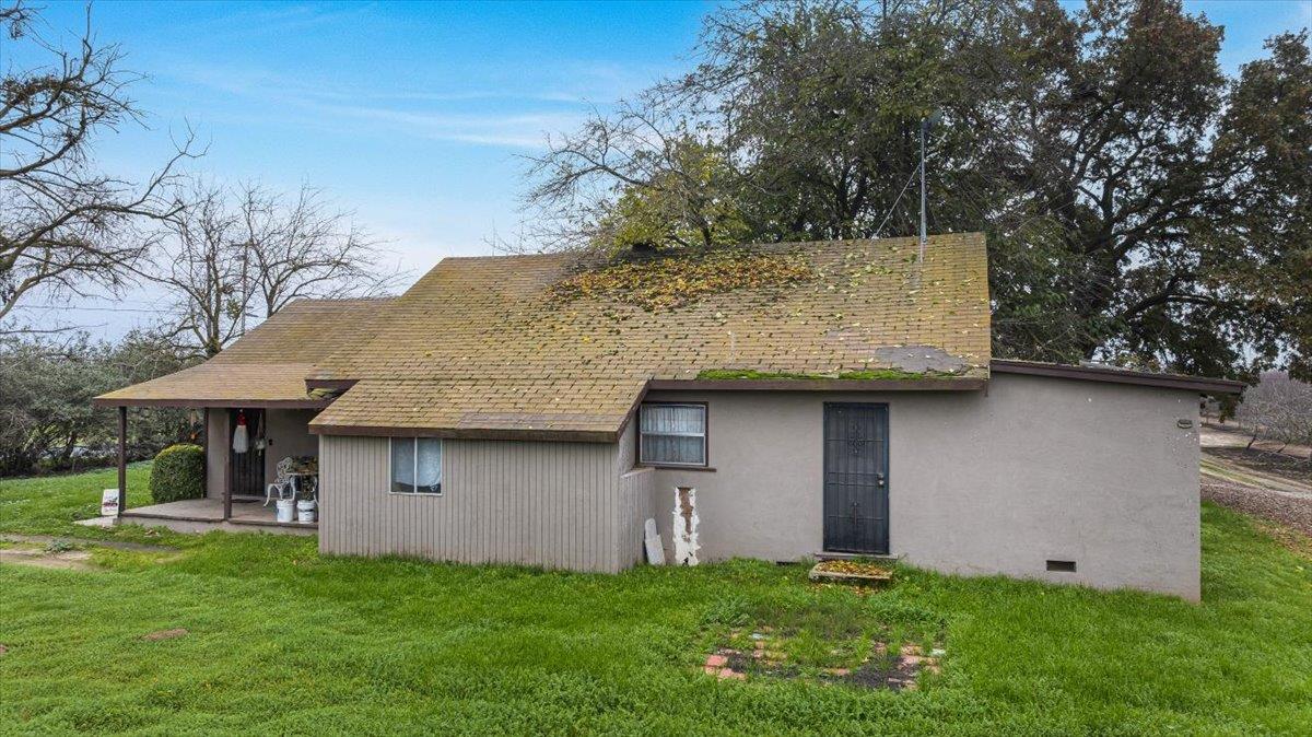20339 Sexton Road Escalon, CA 95320 - Photo 13 of 38 a view of a house with a yard
