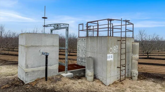 a view of a walk in closet